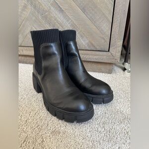 Women's Keeley Chelsea Boots - Universal Thread 8.5